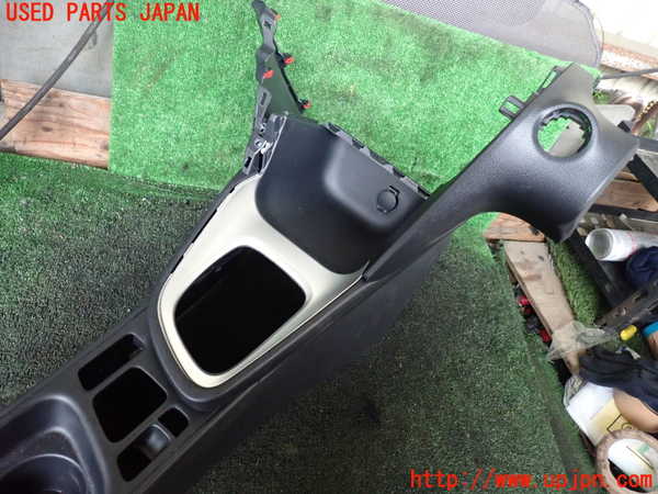 5UPJ-17417540]ヤリス(YARIS) クロス(MXPB15)センターコンソール 中古_m0002.jpg