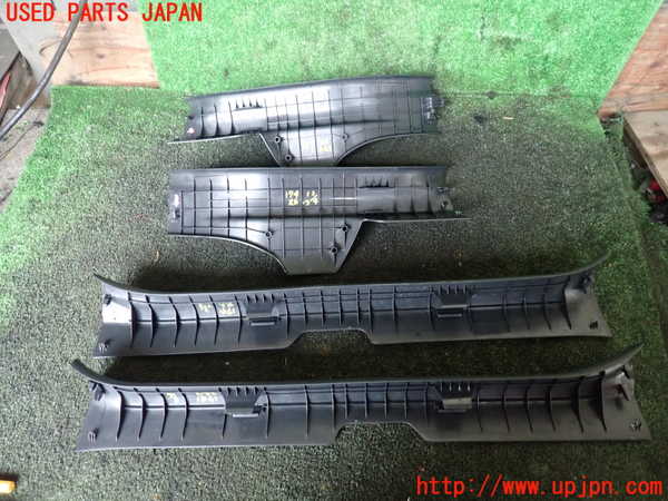 5UPJ-17417740]ヤリス(YARIS) クロス(MXPB15)スカッフプレート 中古_m0002.jpg