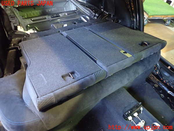 5UPJ-17467385]BMW 320d(8C20)(F30)リアシート 中古_m0005.jpg