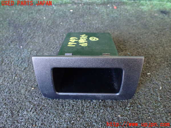 5UPJ-17477842]ベンツ V350 W639(639350T)小物入れ2 中古_m0001.jpg