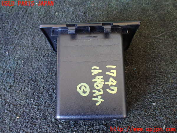5UPJ-17477842]ベンツ V350 W639(639350T)小物入れ2 中古_m0002.jpg