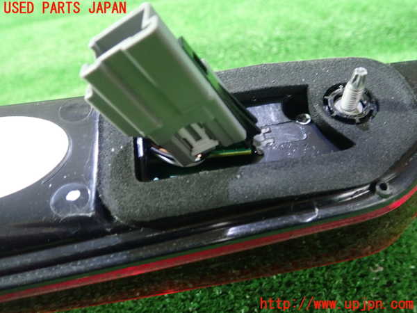5UPJ-17501550]ボルボ・S60(ZB420TM)右リアフィニッシャー 中古_m0003.jpg