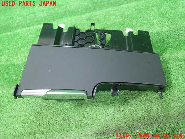 5UPJ-17507841]ボルボ・S60(ZB420TM)小物入れ1 中古_m0001.jpg