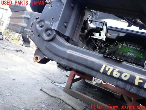 5UPJ-17601014]マセラティ・クアトロポルテ(MQP)フロントバンパーホースメント (下側のみ) 中古_m0002.jpg
