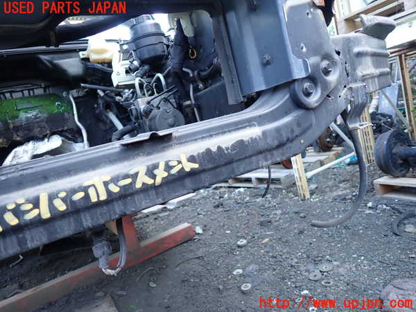 5UPJ-17601014]マセラティ・クアトロポルテ(MQP)フロントバンパーホースメント (下側のみ) 中古_m0003.jpg
