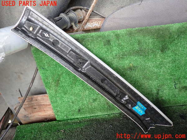 5UPJ-17607655]マセラティ・クアトロポルテ(MQP)右フロントピラートリム 中古_m0002.jpg