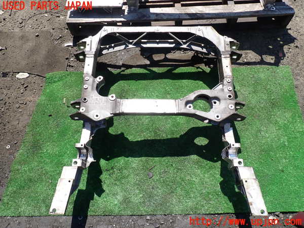 5UPJ-17615285]ポルシェ・パナメーラ 4S(970M48A)フロントメンバー 中古_m0002.jpg