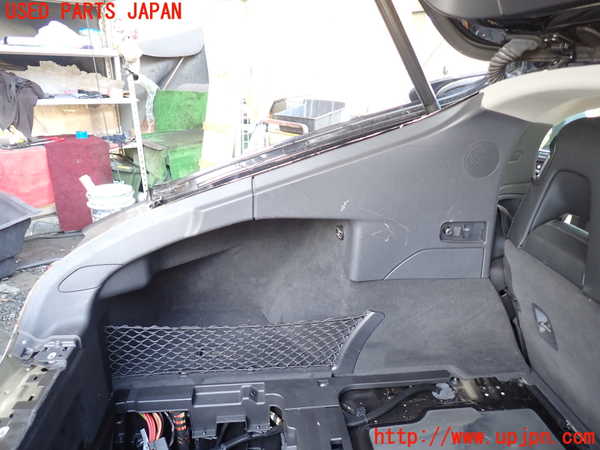 5UPJ-17617680]ポルシェ・パナメーラ 4S(970M48A)左リアピラートリム 中古_m0001.jpg