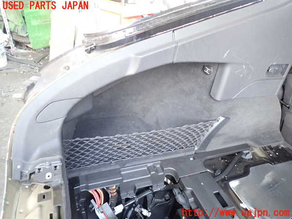 5UPJ-17617680]ポルシェ・パナメーラ 4S(970M48A)左リアピラートリム 中古_m0004.jpg