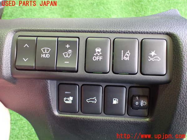 5UPJ-17626313]エクリプスクロス PHEV(GL3W)スイッチ8 (HUD、メーター照度、VSC OFF、車両逸脱警報、バックドア他) 中古_m0002.jpg