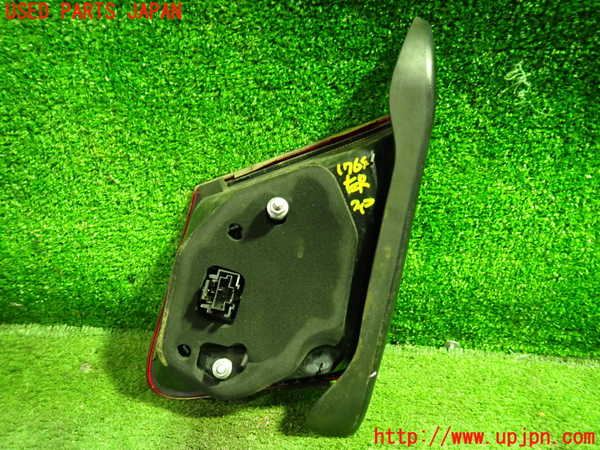 1UPJ-17641552]ベンツ E250 クーペ C207(207336)左リアフィニッシャー 中古_m0004.jpg