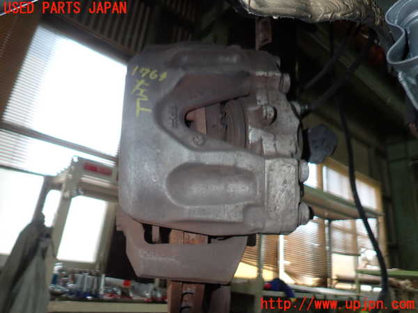 5UPJ-17644085]ベンツ E250 クーペ C207(207336)左フロントキャリパー 中古_m0001.jpg