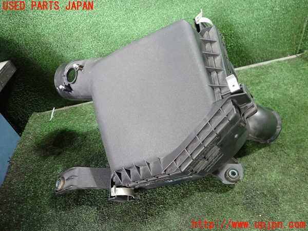 5UPJ-17662560]クラウン ロイヤル ハイブリッド(AWS210)エアクリーナーボックス 中古_m0001.jpg