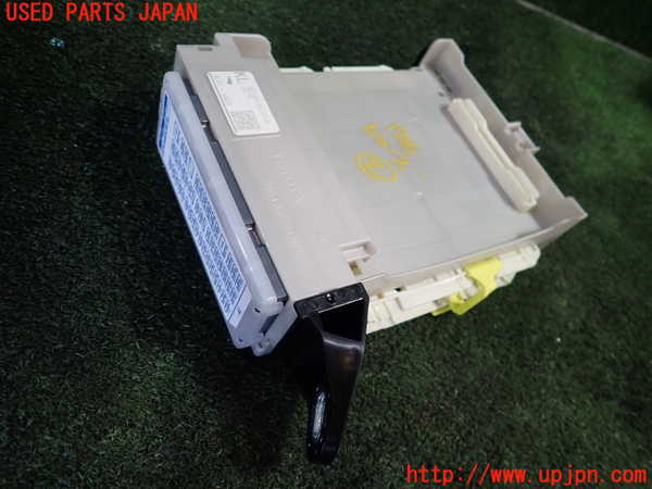 5UPJ-17666742]クラウン ロイヤル ハイブリッド(AWS210)ヒューズボックス2 中古_m0001.jpg