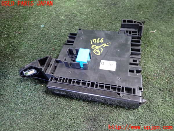 5UPJ-17666743]クラウン ロイヤル ハイブリッド(AWS210)ヒューズボックス3 中古_m0001.jpg