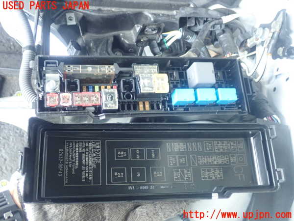 5UPJ-17676742]クラウン ロイヤル(GRS210)ヒューズボックス2 中古_m0002.jpg