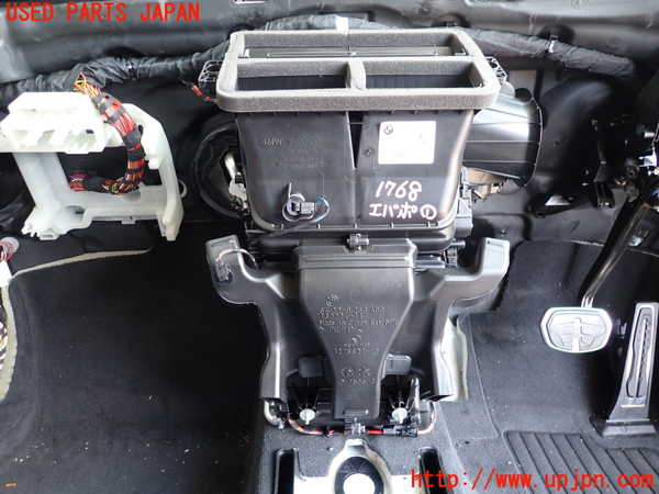 5UPJ-17686081]BMW M135i xDrive(7L20)(F40)エバポレーター1 中古_m0001.jpg