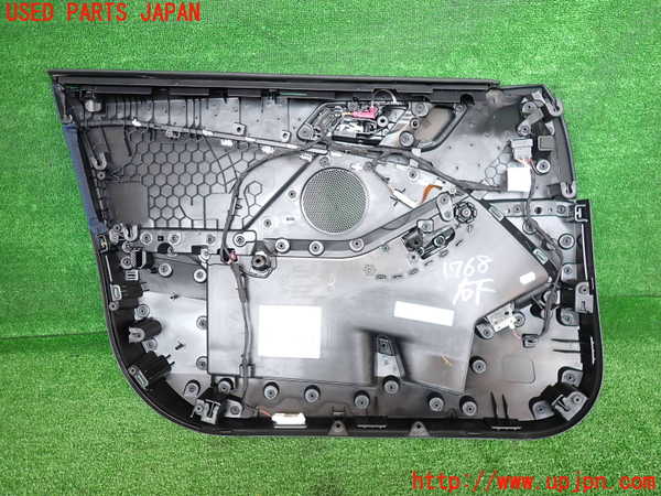 5UPJ-17681234]BMW M135i xDrive(7L20)(F40)右前ドア内張り 中古_m0003.jpg