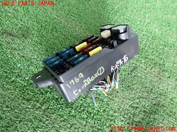 5UPJ-17696741]ランクル60系(HJ61V(改))ヒューズボックス1 中古_m0001.jpg