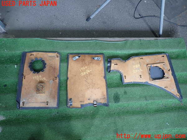 5UPJ-17697675]ランクル60系(HJ61V(改))右リアピラートリム 【ジャンク品】 中古_m0004.jpg