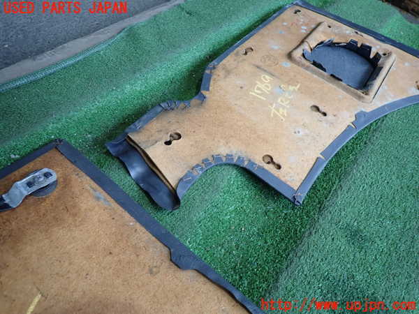 5UPJ-17697675]ランクル60系(HJ61V(改))右リアピラートリム 【ジャンク品】 中古_m0005.jpg