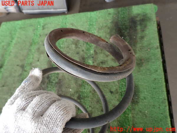2UPJ-17715100]ランクル100系(UZJ100W)右リアスプリング 中古_m0002.jpg