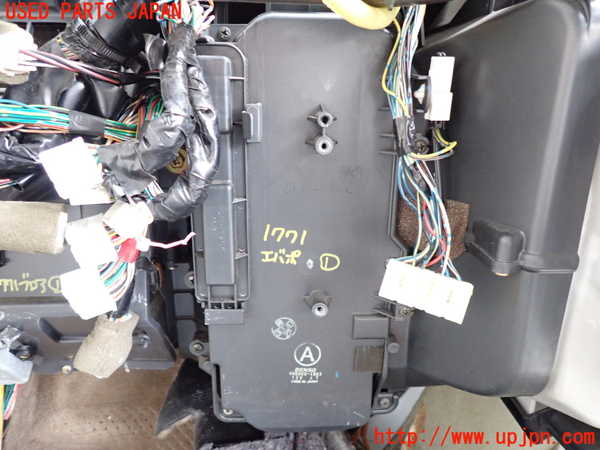 2UPJ-17716081]ランクル100系(UZJ100W)エバポレーター1 中古_m0001.jpg