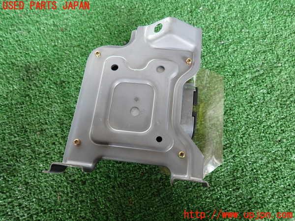 2UPJ-17716145]ランクル100系(UZJ100W)エアバッグコンピューター 中古_m0004.jpg