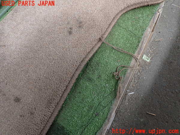 2UPJ-17717800]ランクル100系(UZJ100W)フロアマット 中古_m0002.jpg