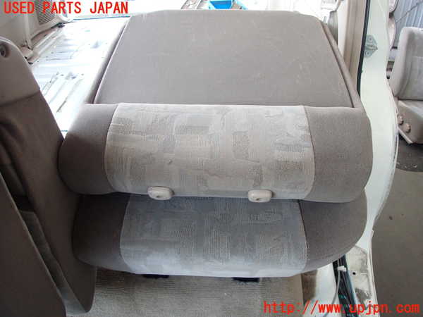2UPJ-17717175]ランクル100系(UZJ100W)左2列目シート 中古_m0004.jpg