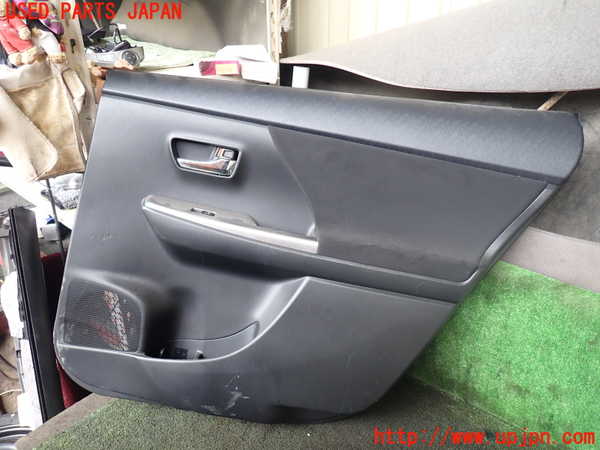 5UPJ-17741294]プリウスα(ZVW41W)右後ドア内張り 中古_m0001.jpg