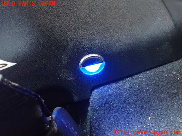 5UPJ-17747665]プリウスα(ZVW41W)右センターピラートリム 中古_m0004.jpg