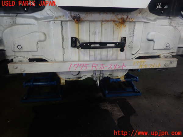 5UPJ-17751614]インテグラ タイプR 後期(DC5)リアバンパーホースメント 中古_m0001.jpg
