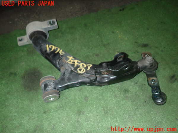 5UPJ-17765186]クラウン マジェスタ ハイブリッド(GWS214)左フロントロアアーム1 中古_m0001.jpg