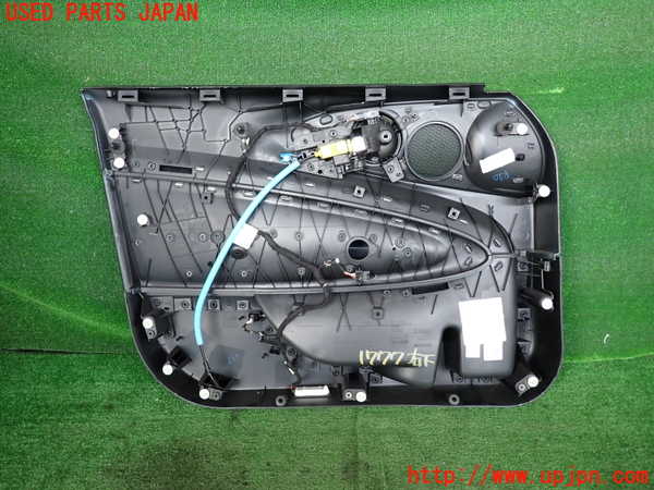 5UPJ-17771234]BMW ミニ(MINI)ジョンクーパーワークス(JCW) クラブマン(LVJCW)右前ドア内張り 中古 F54_m0002.jpg