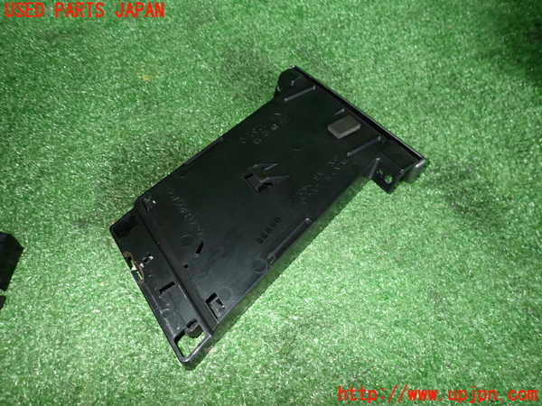 5UPJ-17807810]インプレッサ WRX-STi(GDB)ドリンクホルダー 中古_m0003.jpg