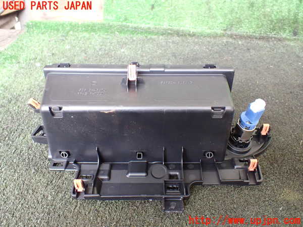 5UPJ-17827841]レクサス・RX450h(GYL20W)小物入れ1 中古_m0003.jpg