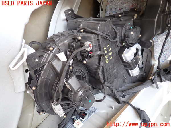 5UPJ-17836082]キャデラック・CT6(O1SL)エバポレーター2 (リヤ) 中古_m0001.jpg