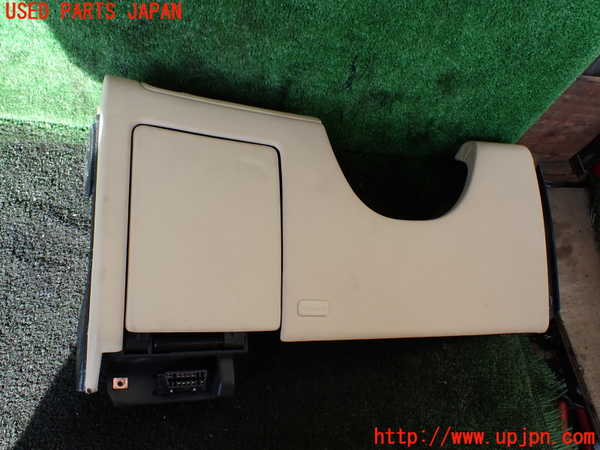 5UPJ-17837841]キャデラック・CT6(O1SL)小物入れ1 中古_m0001.jpg