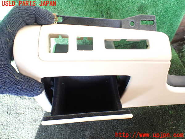 5UPJ-17837841]キャデラック・CT6(O1SL)小物入れ1 中古_m0002.jpg