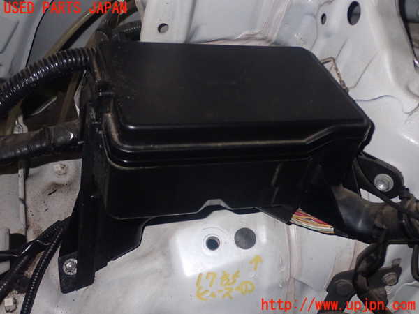 5UPJ-17856741]ヴェルファイア(GGH20W)ヒューズボックス1 中古_m0001.jpg