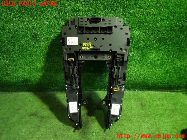 5UPJ-17876066]ポルシェ・パナメーラ 4S(970M48A-)エアコンスイッチ1 中古_m0002.jpg