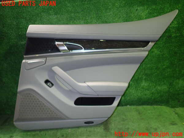 5UPJ-17871294]ポルシェ・パナメーラ 4S(970M48A-)右後ドア内張り 中古_m0001.jpg
