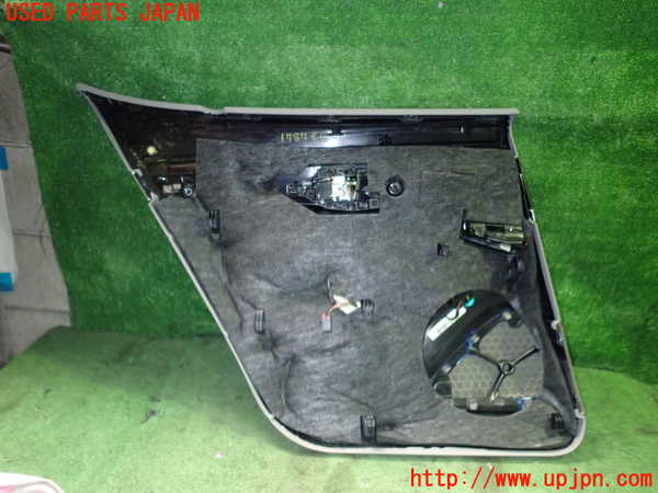 5UPJ-17871294]ポルシェ・パナメーラ 4S(970M48A-)右後ドア内張り 中古_m0004.jpg