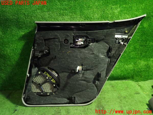 5UPJ-17871324]ポルシェ・パナメーラ 4S(970M48A-)左後ドア内張り 中古_m0004.jpg