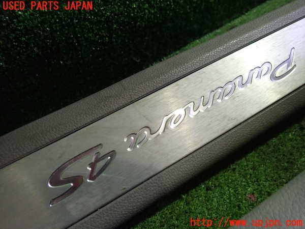 5UPJ-17877740]ポルシェ・パナメーラ 4S(970M48A-)スカッフプレート 中古_m0004.jpg