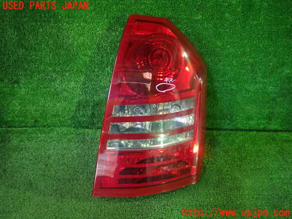 5UPJ-17881530]クライスラー・300C(LX57)右テールランプ 中古_m0001.jpg