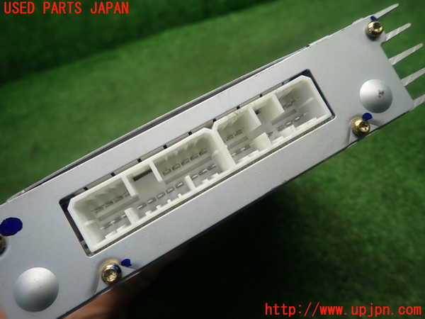 5UPJ-17886525]クライスラー・300C(LX57)アンプ 中古_m0003.jpg