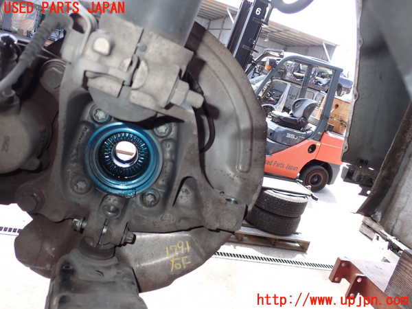5UPJ-17914290]BMW 218d アクティブツアラー(2C20)(F45) 右フロントナックルハブ 中古_m0001.jpg