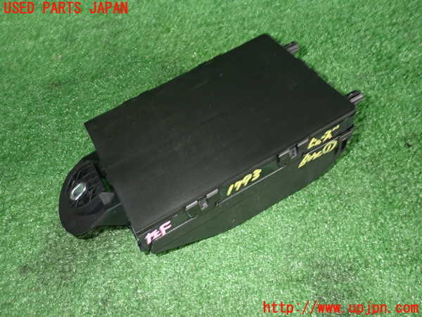 5UPJ-17936741]ボルボ・S60(ZB420TM)ヒューズボックス1 中古_m0001.jpg